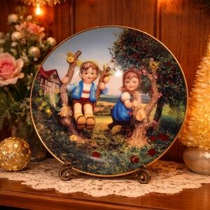 M.J. Hummel Vintage 1992 Apple Tree Boy & Girl Plate